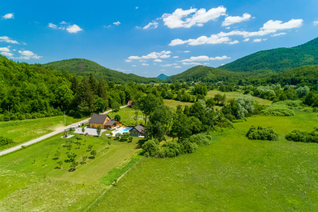 kuce na osami lika opremljenost